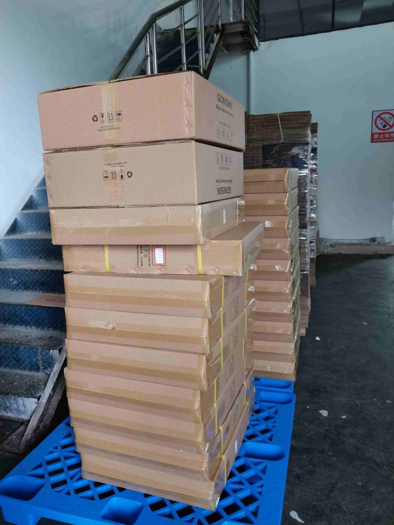 2021-10-13 Forsendelse av 500 enheter konferansesystem monitor heis til Saudi-Arabia
